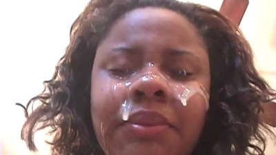 બ્લેક બ્રાઝિલિયન છોકરી મોટા ડિક સાથે ગુદા મૈથુન પછી તેના ચહેરા પર કમ મેળવે છે